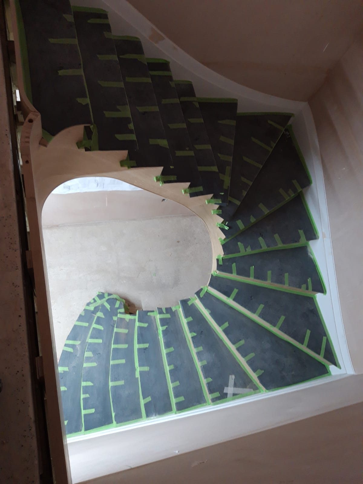 Curved staircase seen from above during fitting