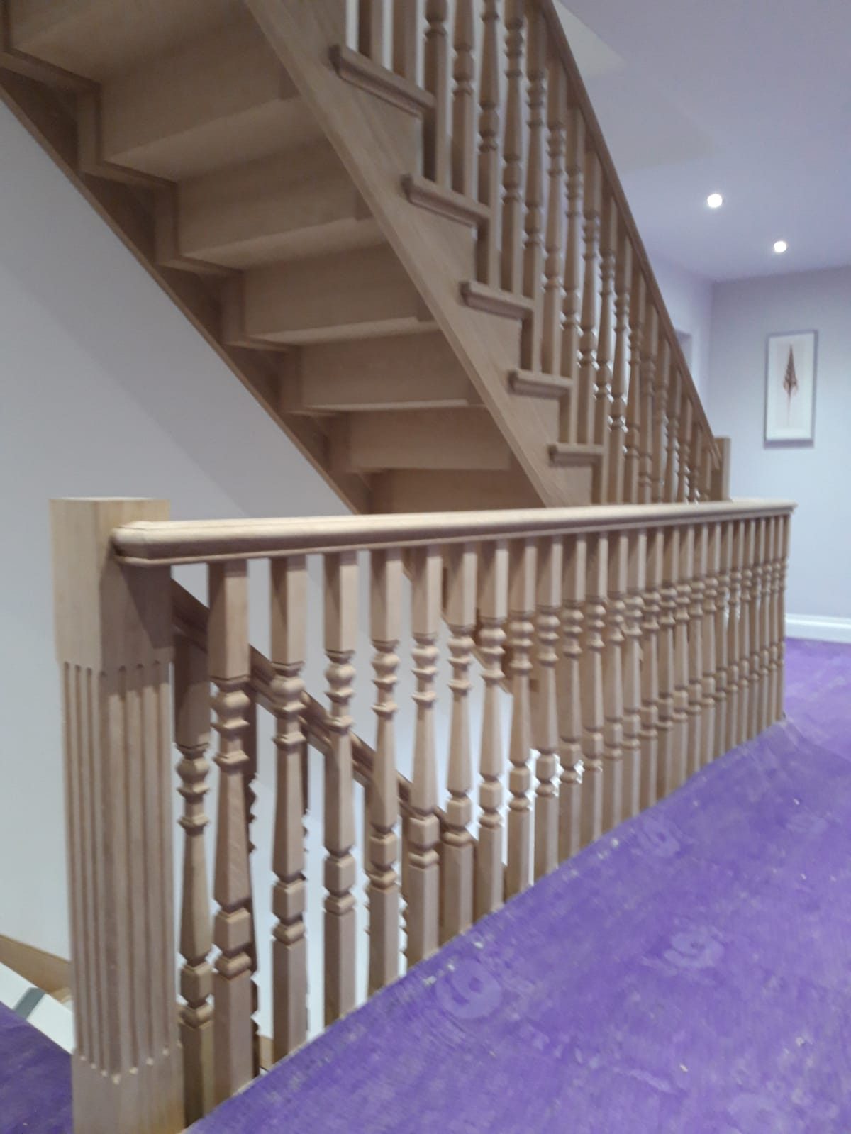 Oak staircase and landing balustrade with turned spindles