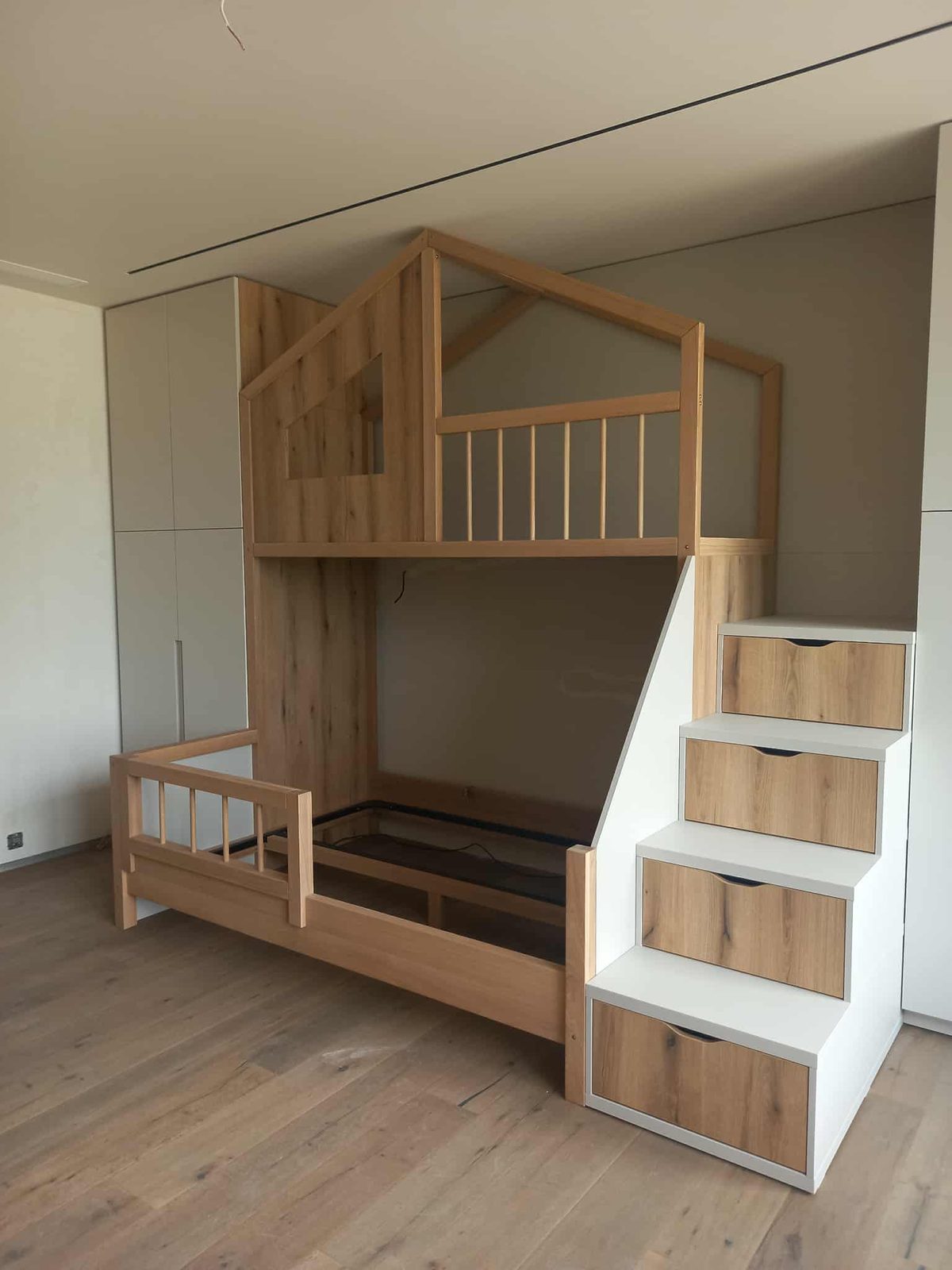 Children's house bed with storage steps